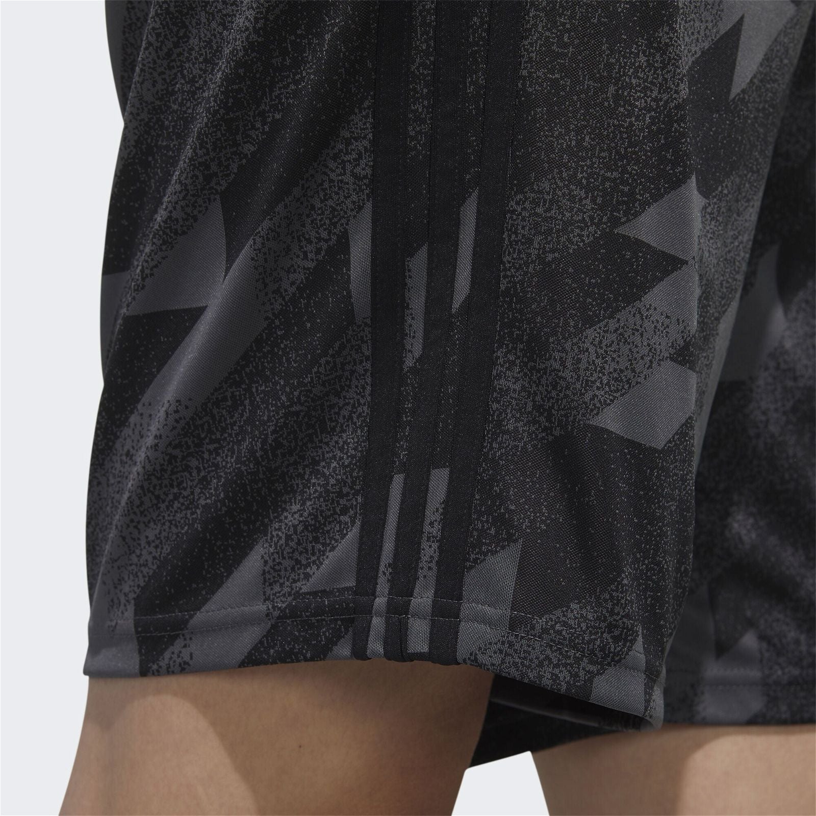 adidas Culture Pack Shorts Camo - Black - Image 5