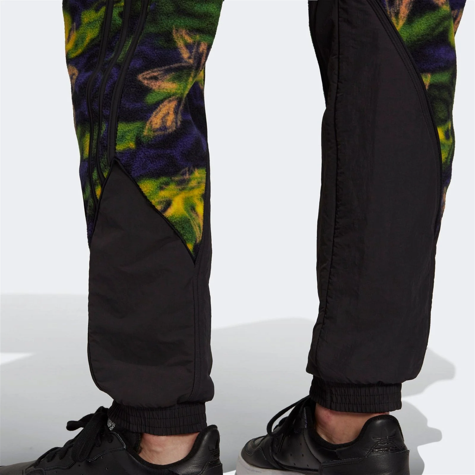 adidas Originals Big Trefoil Print Polar Fleece Bottoms - Multi - Image 9
