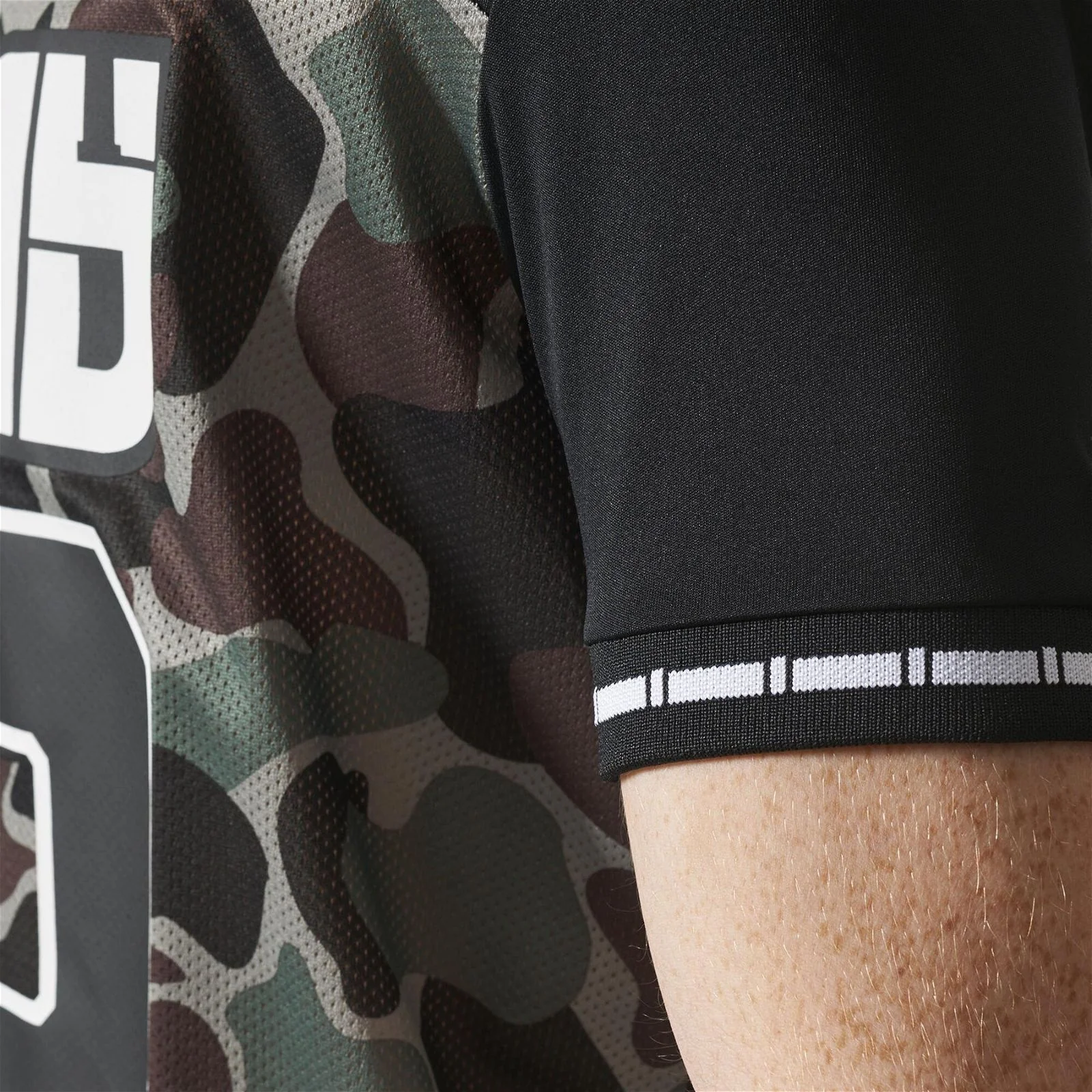 adidas Originals Winter T Shirt - Camo - Image 6