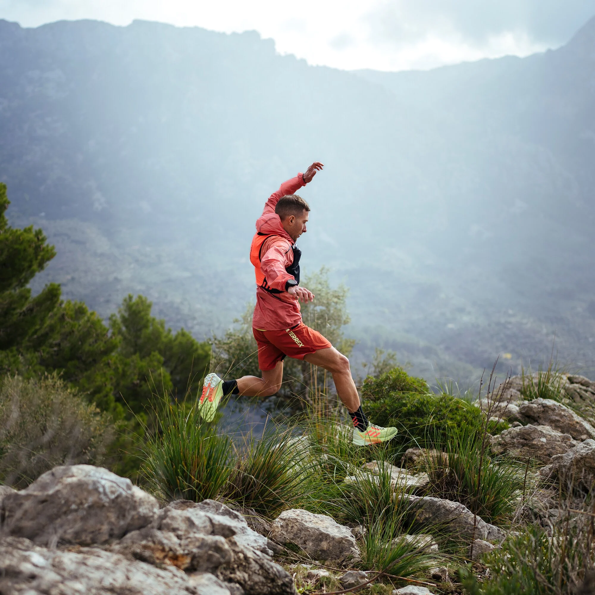 adidas Terrex Agravic Windweave Trail Windbreaker - Red - Image 10